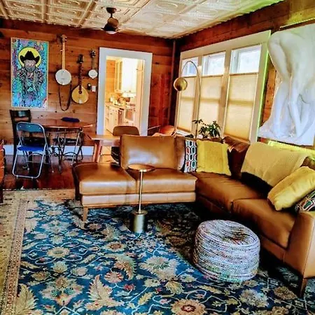 Mimi'S Eclectic Abode Villa